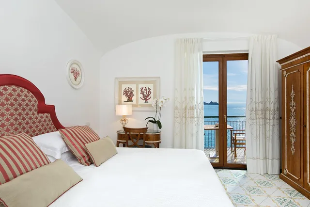 غرفة ديلوكس بسرير مزدوج بإطلالة على البحر بشرفة، Villa Corallium 6/10