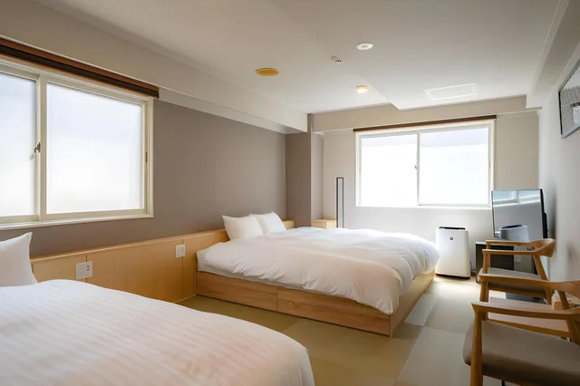 غرفة سوبيريور رباعية بثلاثة أسرّة بحمام خاص، GRAND HOSTEL LDK Odori Park 1/2