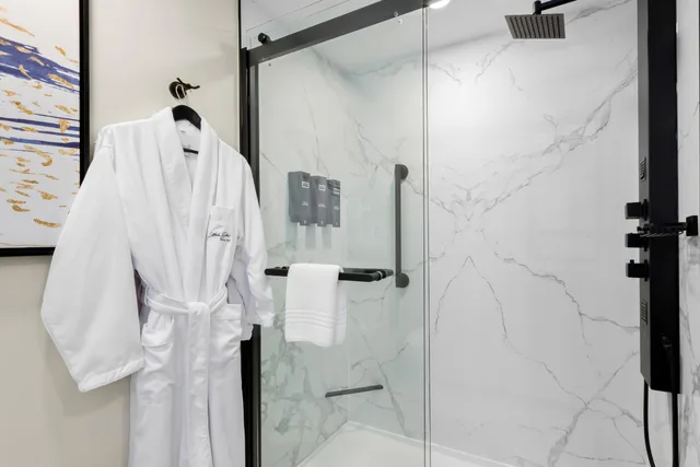 جناح بسرير كوين، Latitude Suites Tinton Falls Eatontown 4/4
