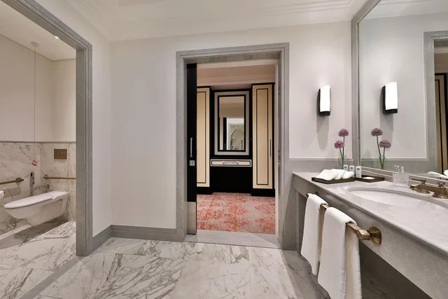 غرفة ديلوكس بسرير كينج، The St Regis Amman 8/9