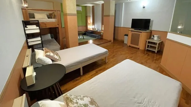 استوديو عائلي بسريرين مزدوجين وفرشتي فوتون وسرير بطابقين، Hotel Bin 1/10