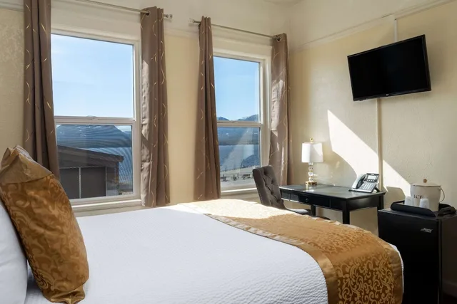 Room, Queen Bed, Ocean View, Gilmore Hotel, Trademark Collection by Wyndham 1/2