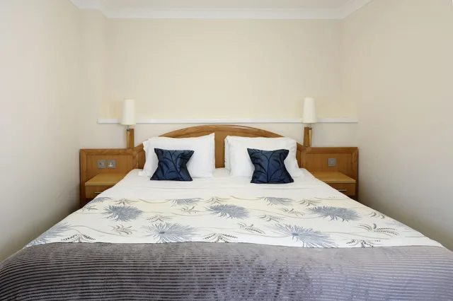 غرفة كلاسيكية بسرير كينج، Woodland Bay Hotel 1/8