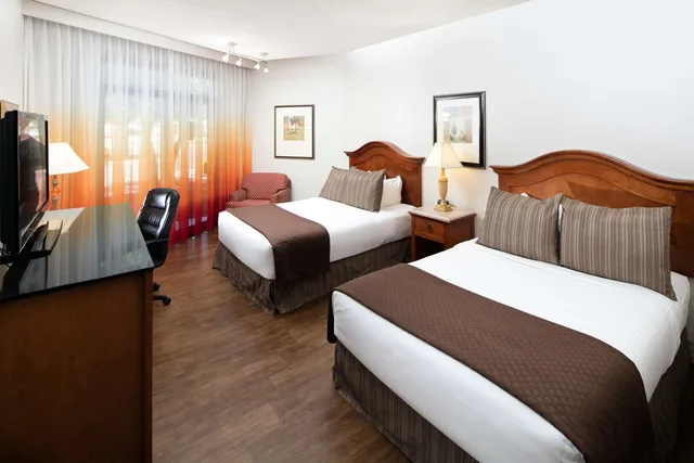 Room, 2 Double Beds, Pool Side, Red Lion Hotel Boise Downtowner 1/2