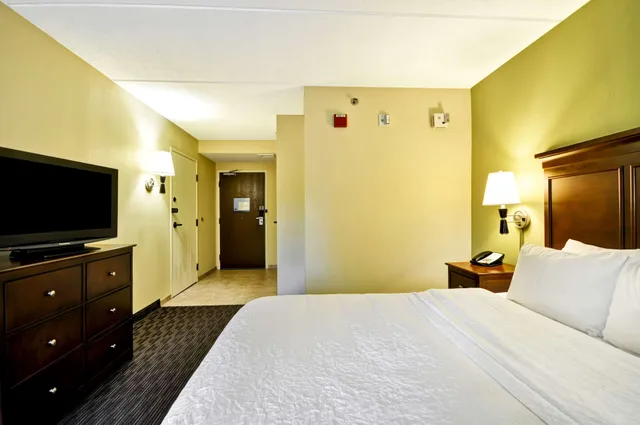 غرفة بسرير كوين، Hampton Inn Cleveland Westlake 1/4