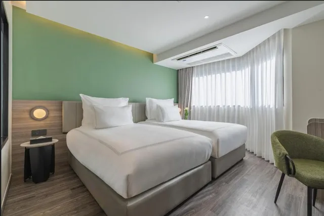 Deluxe, Twin Beds, The Akyra Bangkok 11 1/4