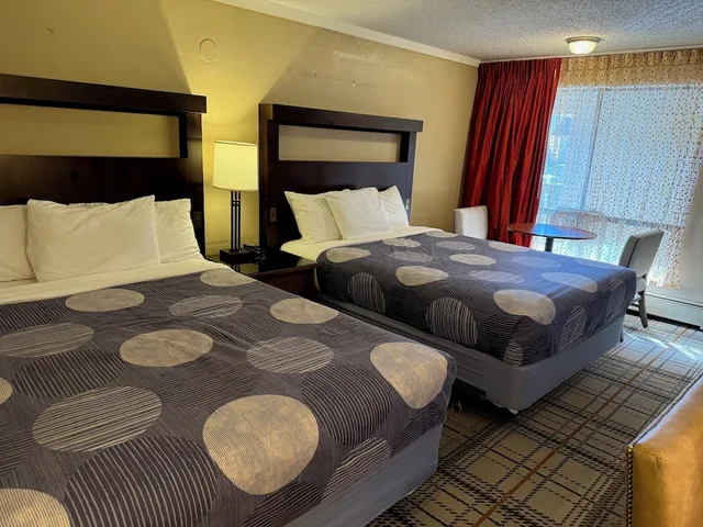 Deluxe, 2 Queen Beds, Snowshoe Motel 2/8