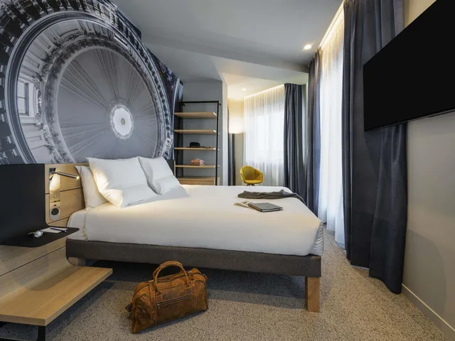 غرفة سوبيريور بسرير مزدوج بشرفة بإطلالة، NOVOTEL BELLEVILLE PARIS 20 2/5