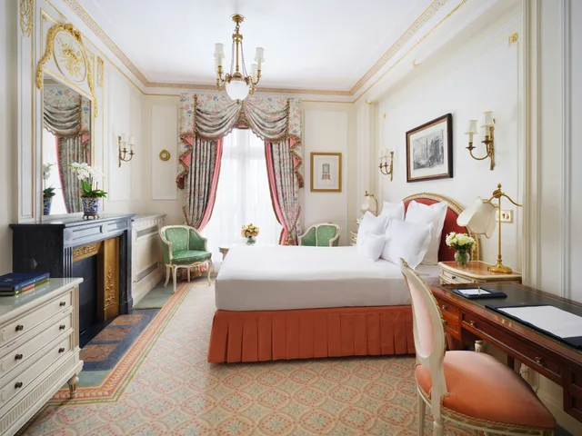 غرفة سوبيريور بسرير كوين، RITZ LONDON 2/3