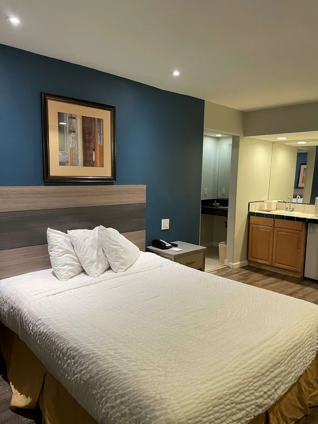Suite, 2 Queen Beds, SureStay Hotel by Best Western San Rafael 7/10