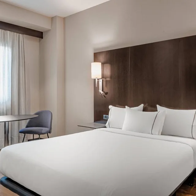 Standard, Queen Bed, Ac Hotel Oviedo Forum 3/4
