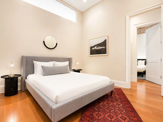 Adjoining, Apartment, 4 Beds, 2 King Beds, 2 Queen Beds, 2 Sofa، Factors Row by Sextant 4/10