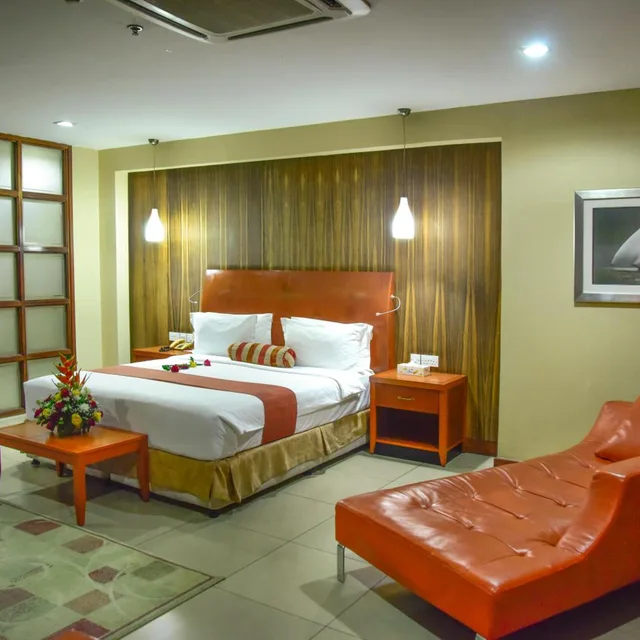 غرفة سوبيريور بسرير كينج بإطلالة على البحر، Harbour View Suites 4/10