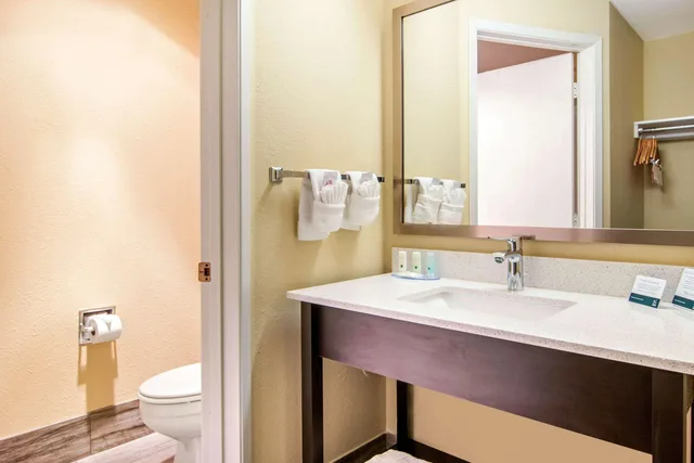 غرفة بسرير كوين، Quality Inn & Suites Albany Corvallis 4/4
