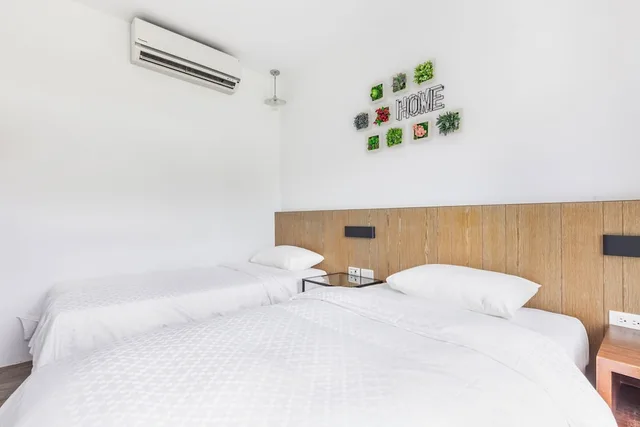 غرفة بسريرين منفصلين بشرفة، Kenting Fairyland & Farm Guest House 8/10