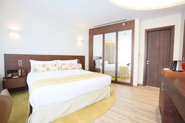1 Bedroom, Premium, Suite, King Bed, Palm Sea View, Balcony, Club Lounge Access، The Retreat Palm Hotel Dubai - MGallery Collection 1/8