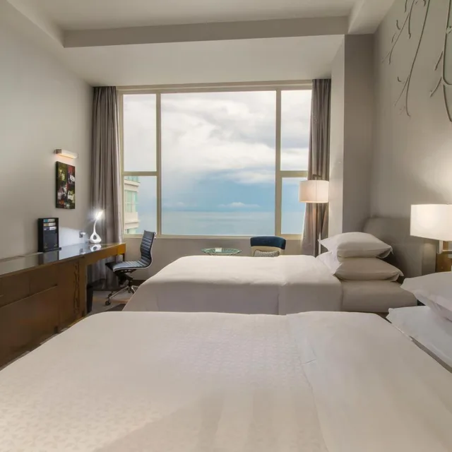 غرفة بريميير ديلوكس بسريرين منفصلين بإطلالة على البحر، FOUR POINTS BY SHERATON MANADO 8/10