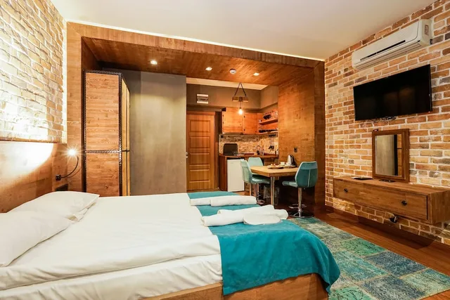 جناح تنفيذي بسرير كوين مع أريكة بحوض جاكوزي، Cube Suites 9/10