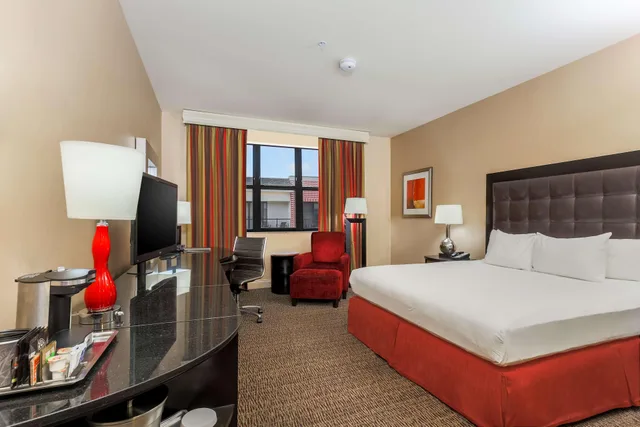 غرفة ديلوكس بسرير مزدوج، Hilton Promenade At Branson Landing 2/3