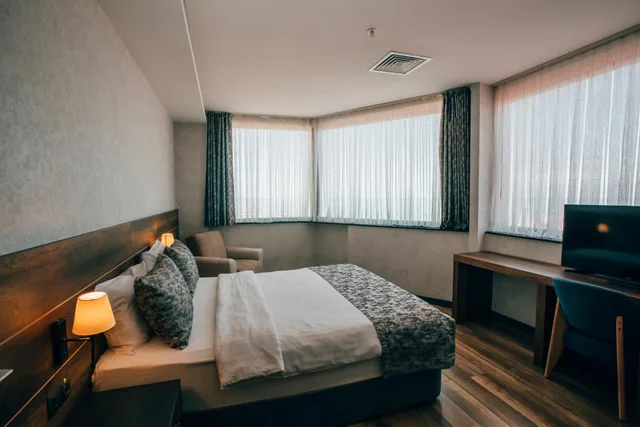 جناح كبير بإطلالة على البحر بشرفة بغرفتي نوم، Life Point Hotel 10/10