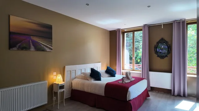 Double Bed, La Font Vineuse Hotel Spa 1/4