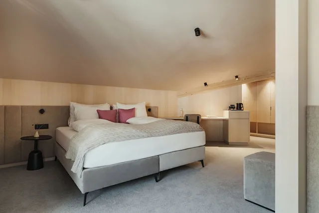 جناح شهر العسل بسرير كينج مع أريكة، Hotel COSMEA Dolomites 1/5