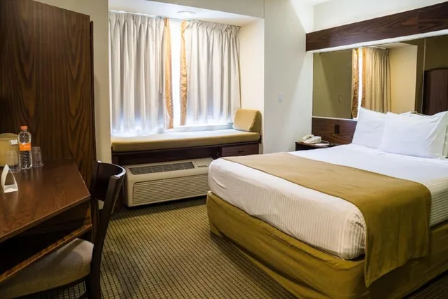 غرفة قياسية بسرير كوين، Microtel Inn and Suites by Wyndham Ciudad Juarez/US Consulate 1/7