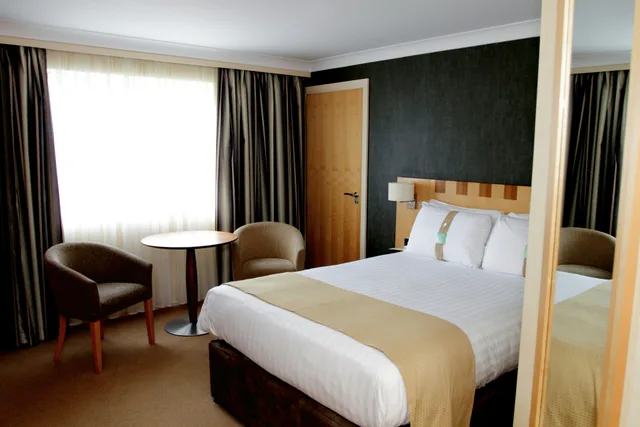 غرفة بسرير مزدوج لذوي الإعاقة، Holiday Inn A55 Chester West 1/3