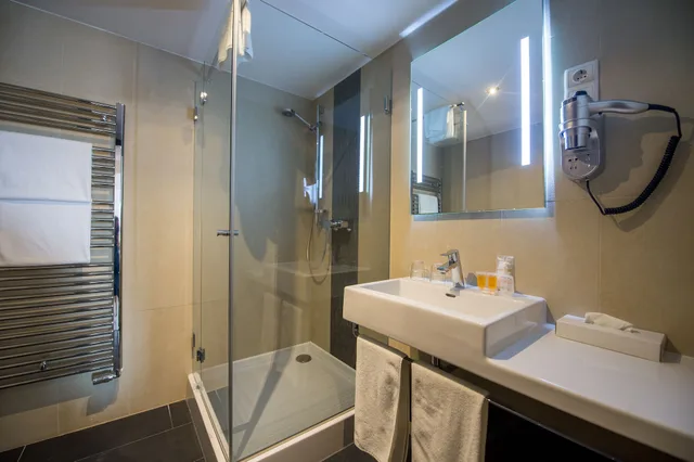 غرفة كومفورت بسرير مزدوج وسرير فردي مع سرير إضافي، The Three Corners Hotel Art Formerly Best Western Hotel Art 3/3