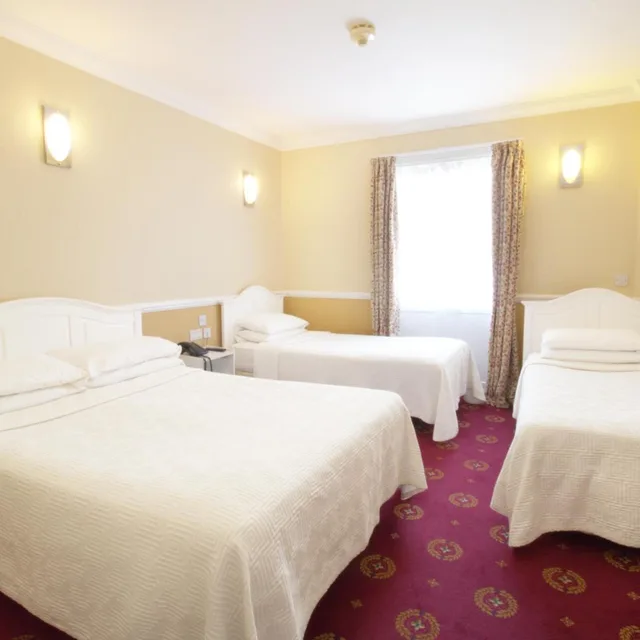 Room, Quadruple, Balmoral House Hotel 2/5