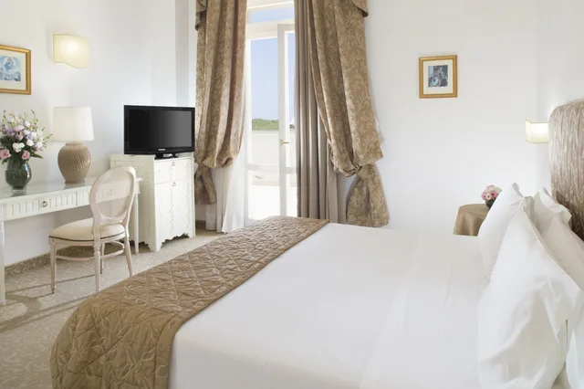 غرفة كلاسيكية بإطلالة على الفناء مفردة بسرير مزدوج، Hotel San Paolo Al Convento 2/4