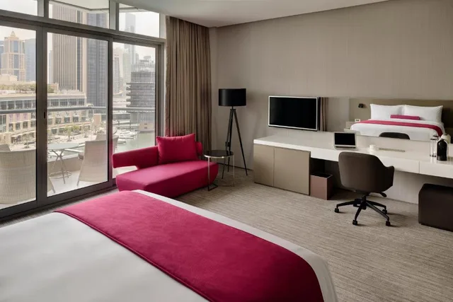 غرفة كلاسيكية بسرير كينج مع دخول صالة النادي، InterContinental Dubai Marina 3/5