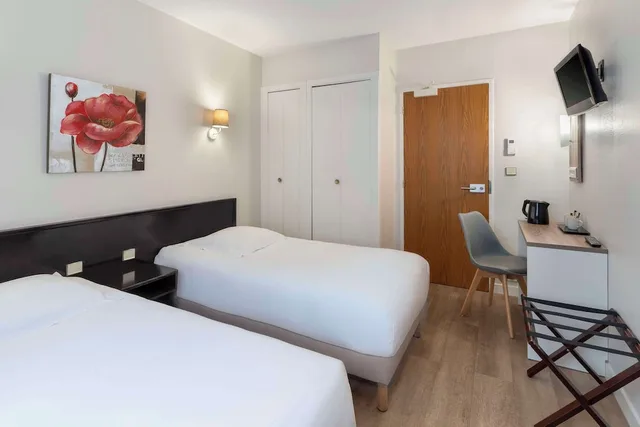 Standard, Twin Beds, Sure Hotel by Best Western Saintes 1/7