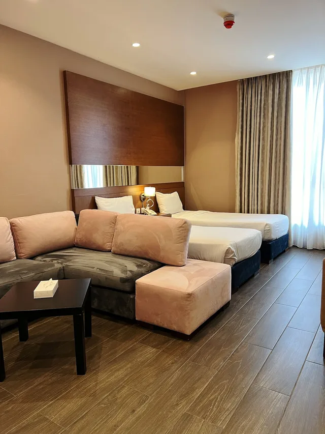 غرفة تنفيذية بسريرين منفصلين، 7th Star Hotel Suites 2/6