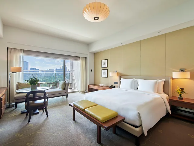 غرفة كلوب ديلوكس بسرير كينج بشرفة، Palace Hotel Tokyo 1/2
