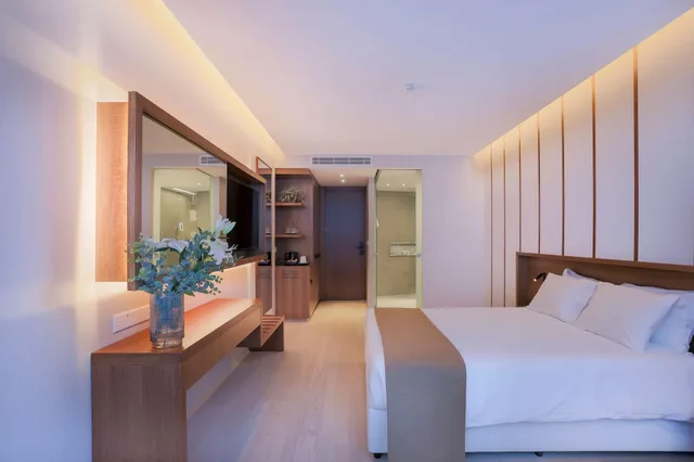 جناح بإطلالة على البحر بشرفة، Radisson Beach Resort Larnaca 3/9