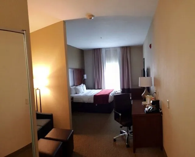 جناح بسرير كينج مع أريكة، Comfort Suites South Point Huntington 4/8