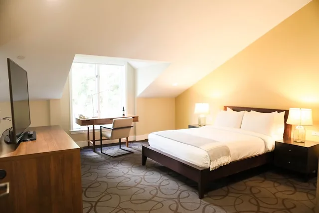 Garden, Loft, Queen Bed، Harvest Inn 1/3