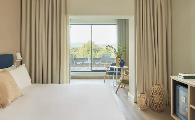 Always Me, Xtra, Twin Beds, Garden View، ME Sitges Terramar 1/3