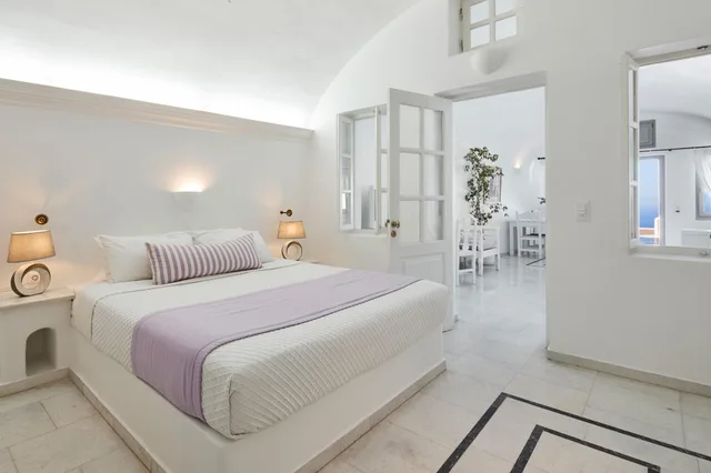 1 Bedroom, Honeymoon, Suite, Caldera View, Sea View, Jetted Tub، Iliovasilema Suites 1/6