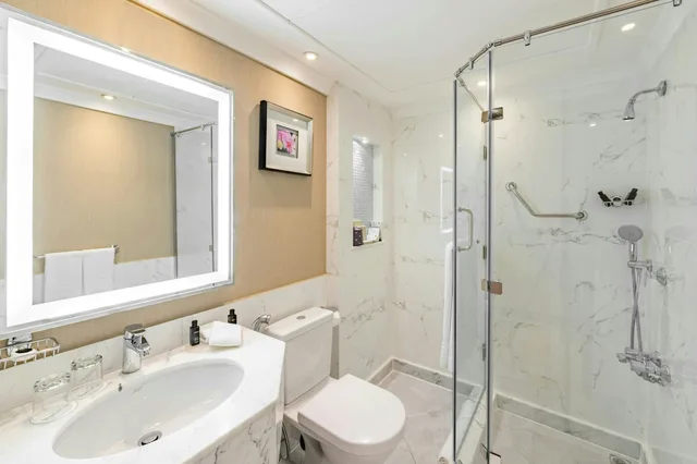 Room, King Bed, Partial Kaaba View, Al Marwa Rayhaan By Rotana 2/2