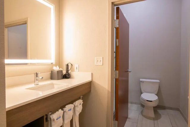 Suite, 2 Queen Beds, Sofa, Holiday Inn Express Hotel Suites College Station 5/9