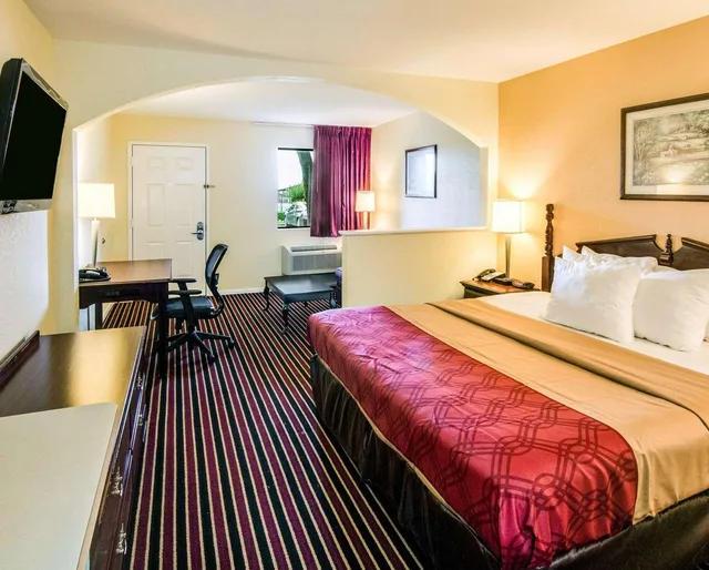 جناح بسرير كينج، Rodeway Inn & Suites Hwy 290 NW 1/2
