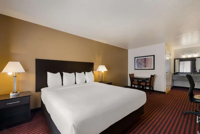 جناح بسرير كينج وسرير كوين، Best Western Salinas Valley Inn & Suites 2/3