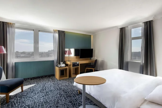 Superior, Master View, Radisson Hotel York 7/10