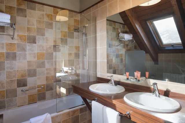 غرفة سوبيريور بسرير مزدوج أو سريرين منفصلين، Aragon Hills Hotel And Spa 1/1