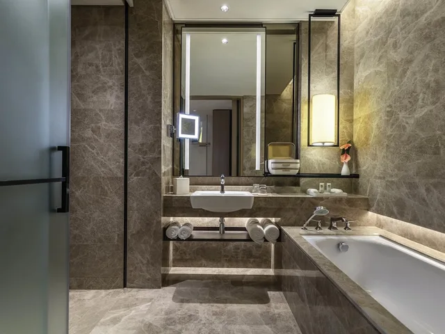 Heritage, Premium, Luxury, Twin Beds, 2 Queen Beds, with View, High Floor، Sofitel Singapore City Centre 2/5