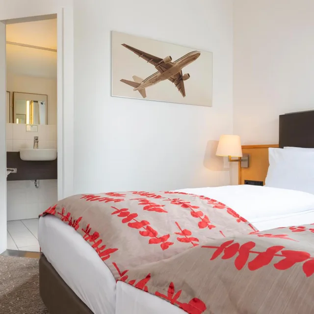 غرفة قياسية بسرير كينج وسرير كوين، Holiday Inn Frankfurt Airport Neu Isenburg 1/9