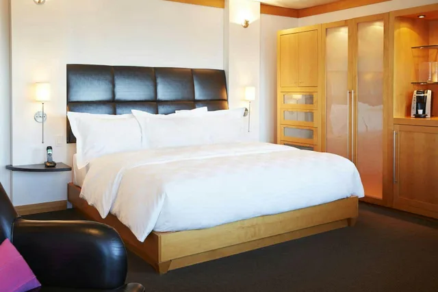 غرفة بسرير كوين، Hotel Alt Quebec 2/4