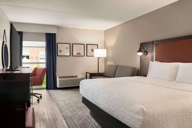 Studio, King Bed, Accessible, Hampton Inn Columbia Downtown 1/10
